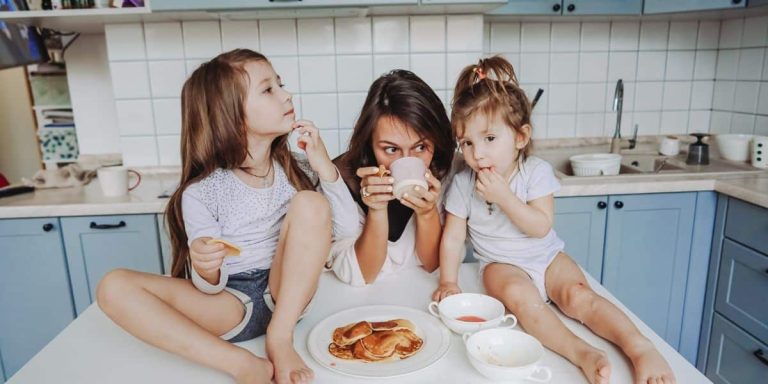 How To Encourage Independent Play (Without Guilt)